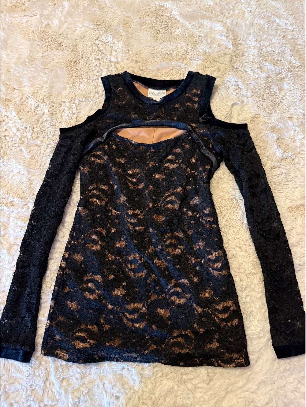 Bisou Bisou Black Lace Cold Shoulder Top — Medium - Picture 2 of 5